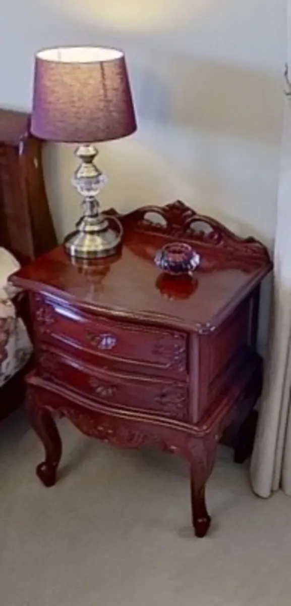 Carved solid bedside chests - Image 2