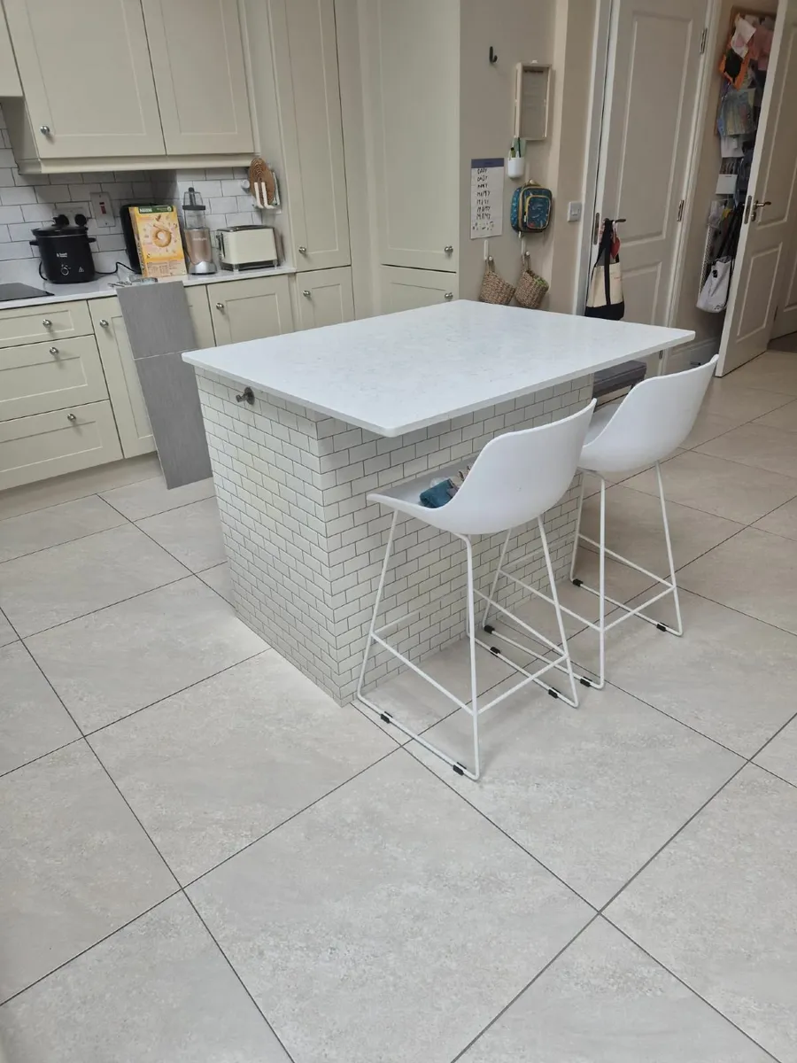 Kitchen Island with quartz counter - Image 3