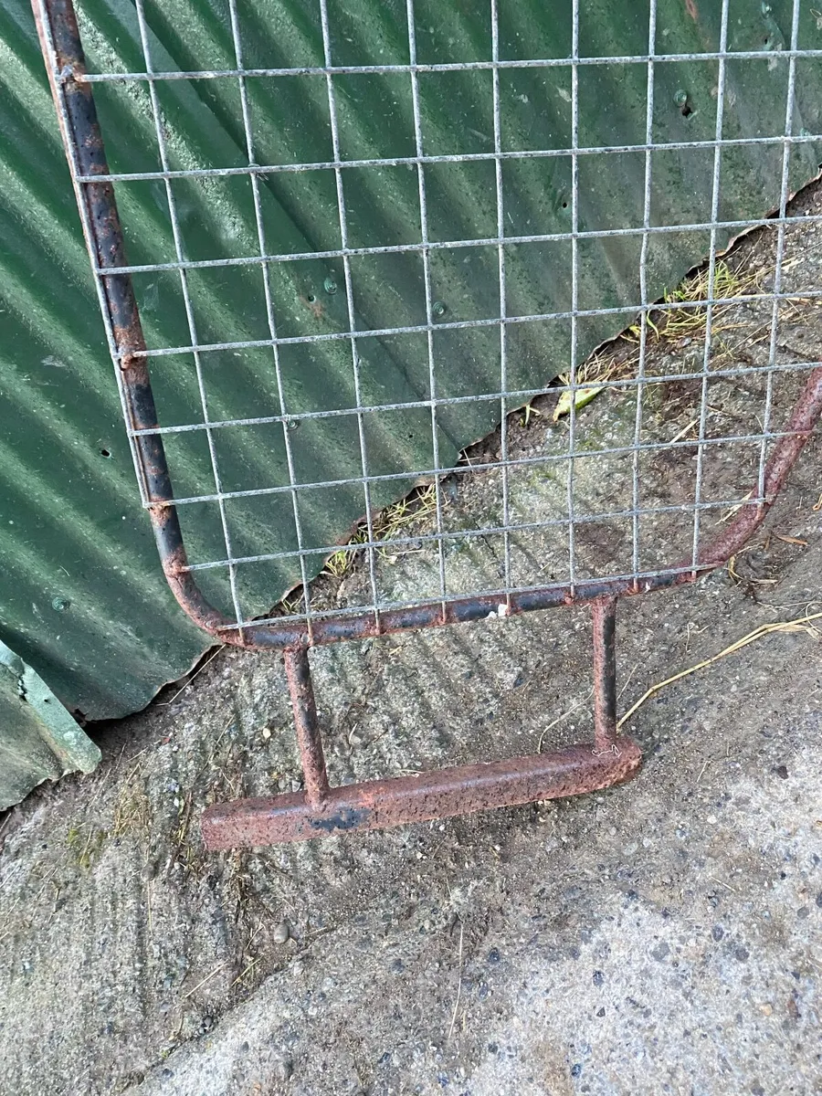 Deutz fahr Hedge cutter cab gaurd - Image 3