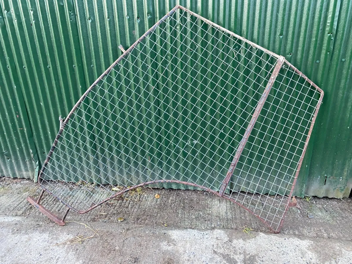 Deutz fahr Hedge cutter cab gaurd - Image 4