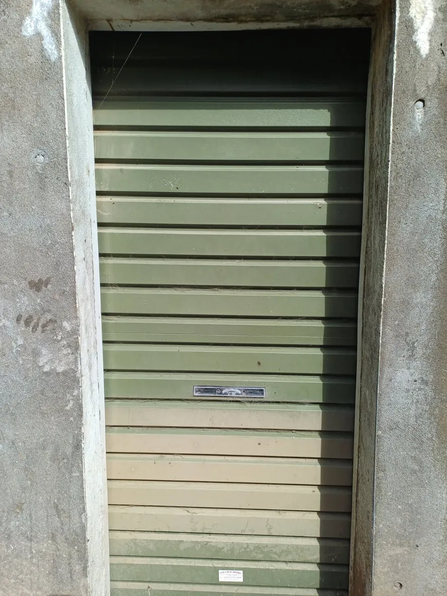 FABDEC milk tank and roller door for sale - Image 1