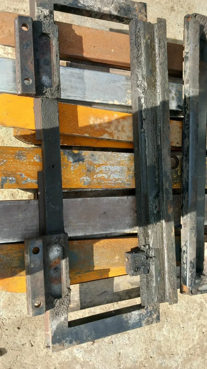 Forklift  carrages and forks - Image 3