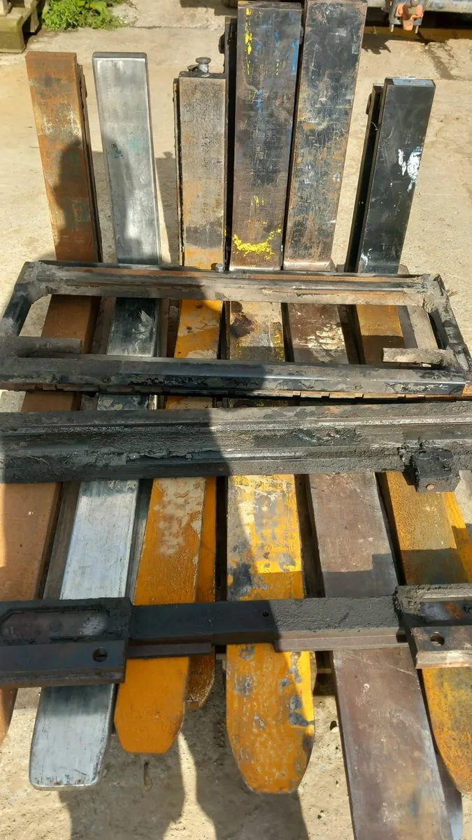 Forklift  carrages and forks - Image 4