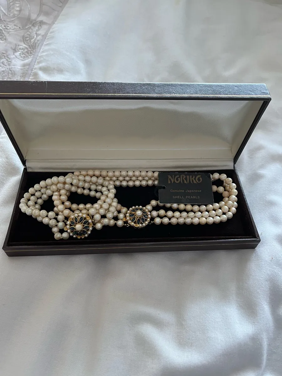 Vintage triple strand pearl set - Image 4