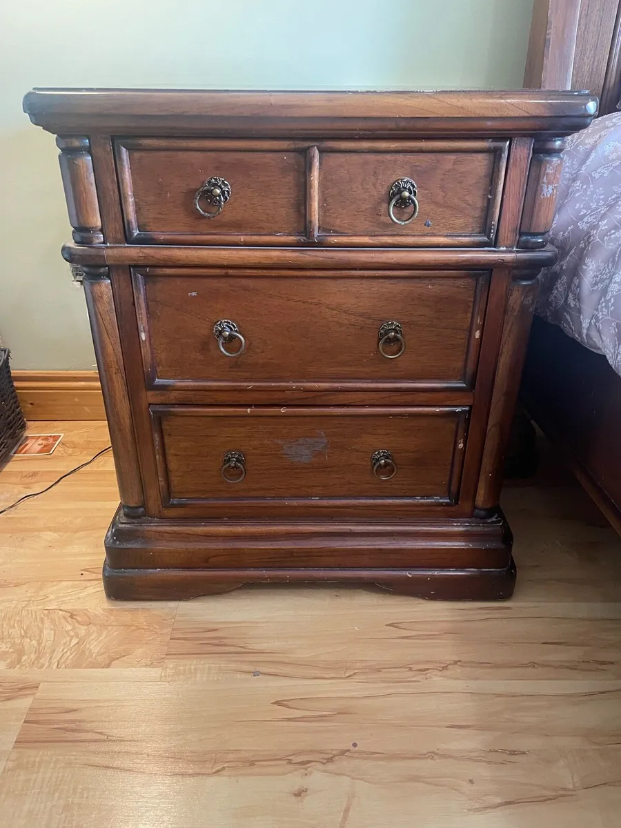 Bedside lockers