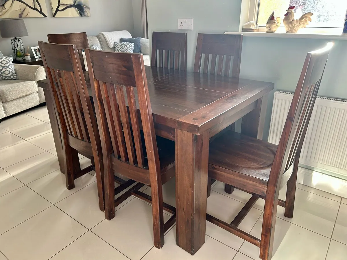 Dining table (Extendable) with 6 chairs - Image 1