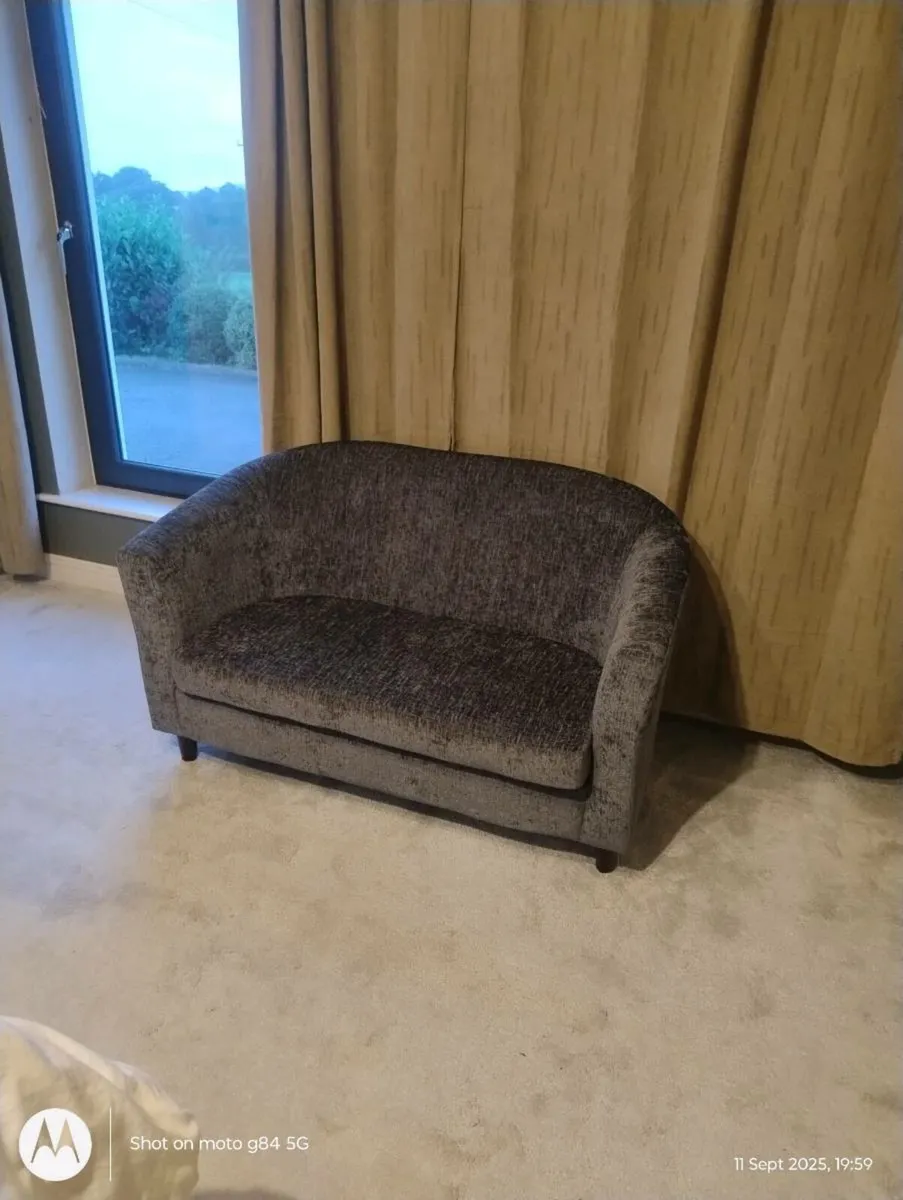 Small end of bed sofa - Image 1