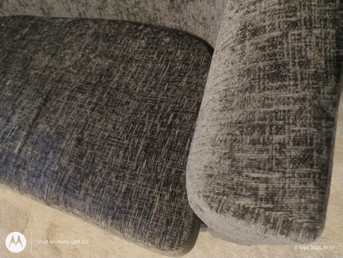 Small end of bed sofa - Image 3