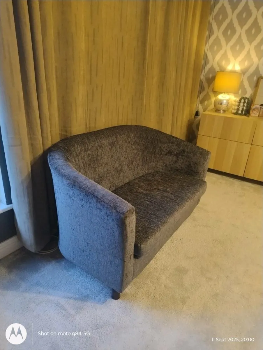Small end of bed sofa - Image 4