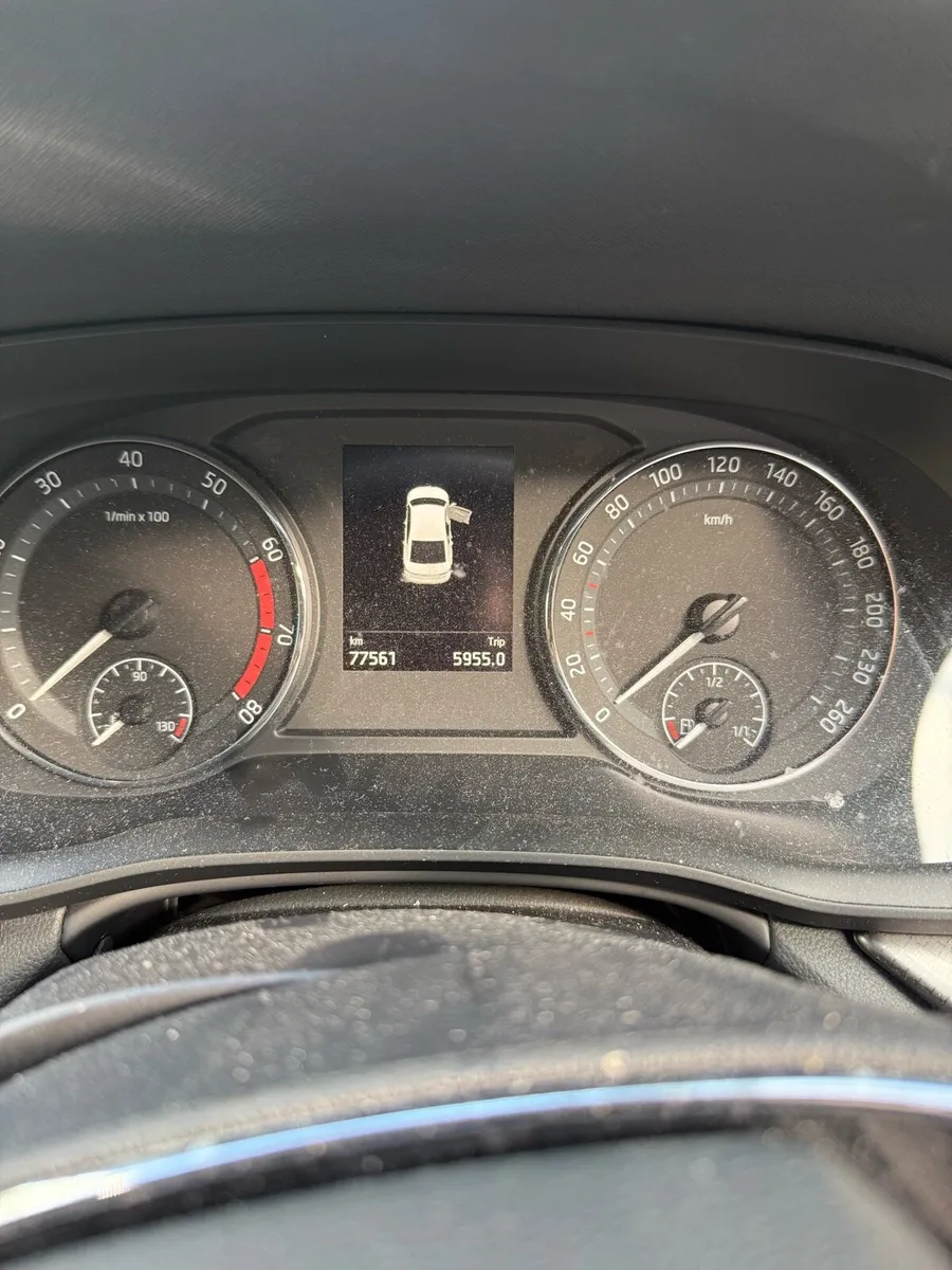 Car - Image 3