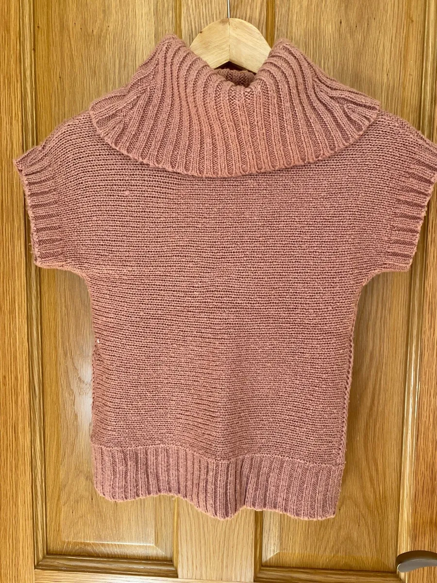Girl’s Dusty Pink Roll Neck Knitted Jumper 9/10 yr - Image 2