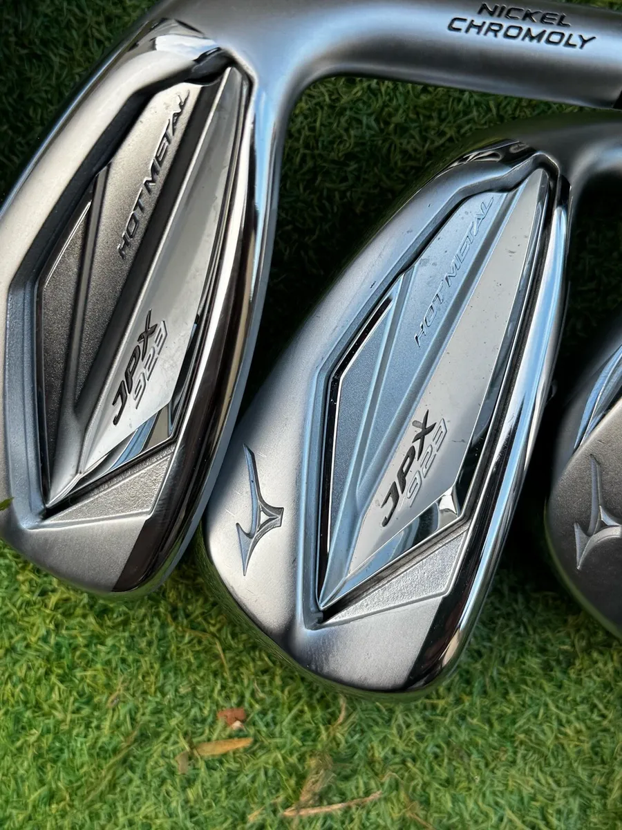 Mizuno JPX 923 Hot Metal Irons - Image 1