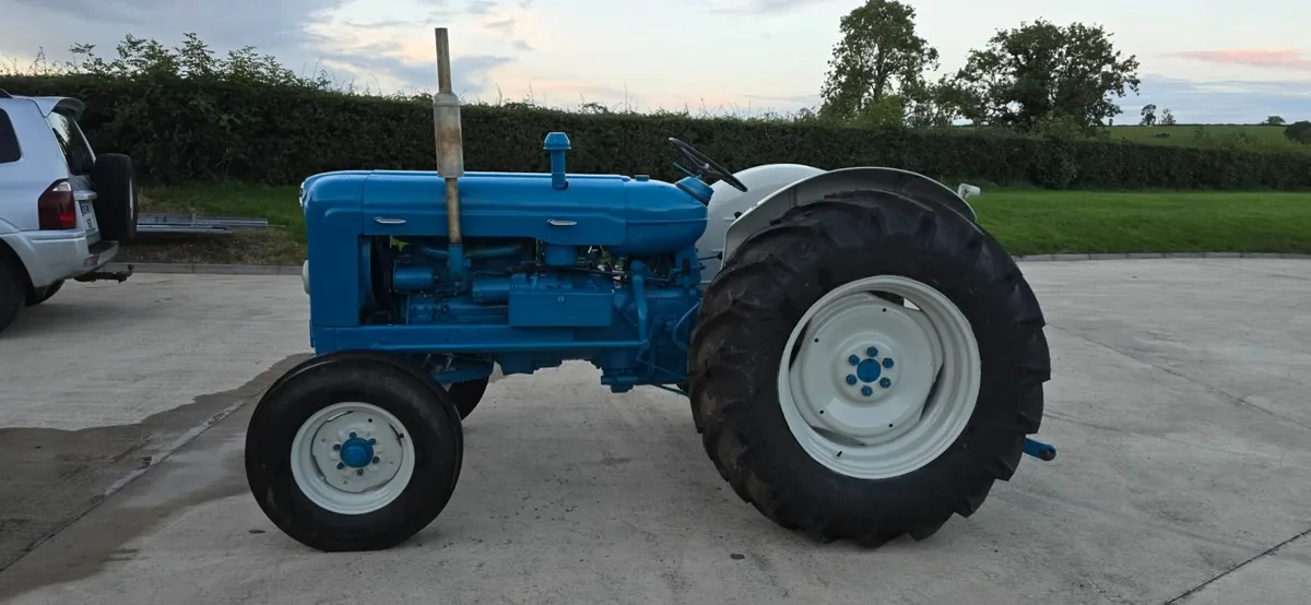Ford Super Major Tractor (1963) - Image 1