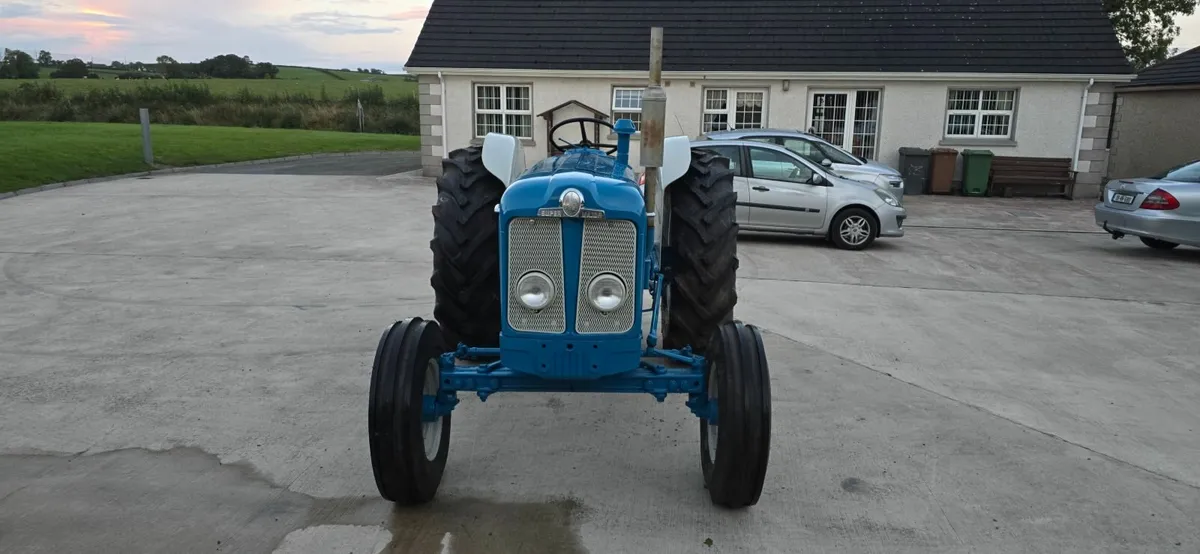 Ford Super Major Tractor (1963) - Image 2