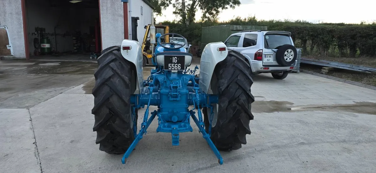 Ford Super Major Tractor (1963) - Image 3
