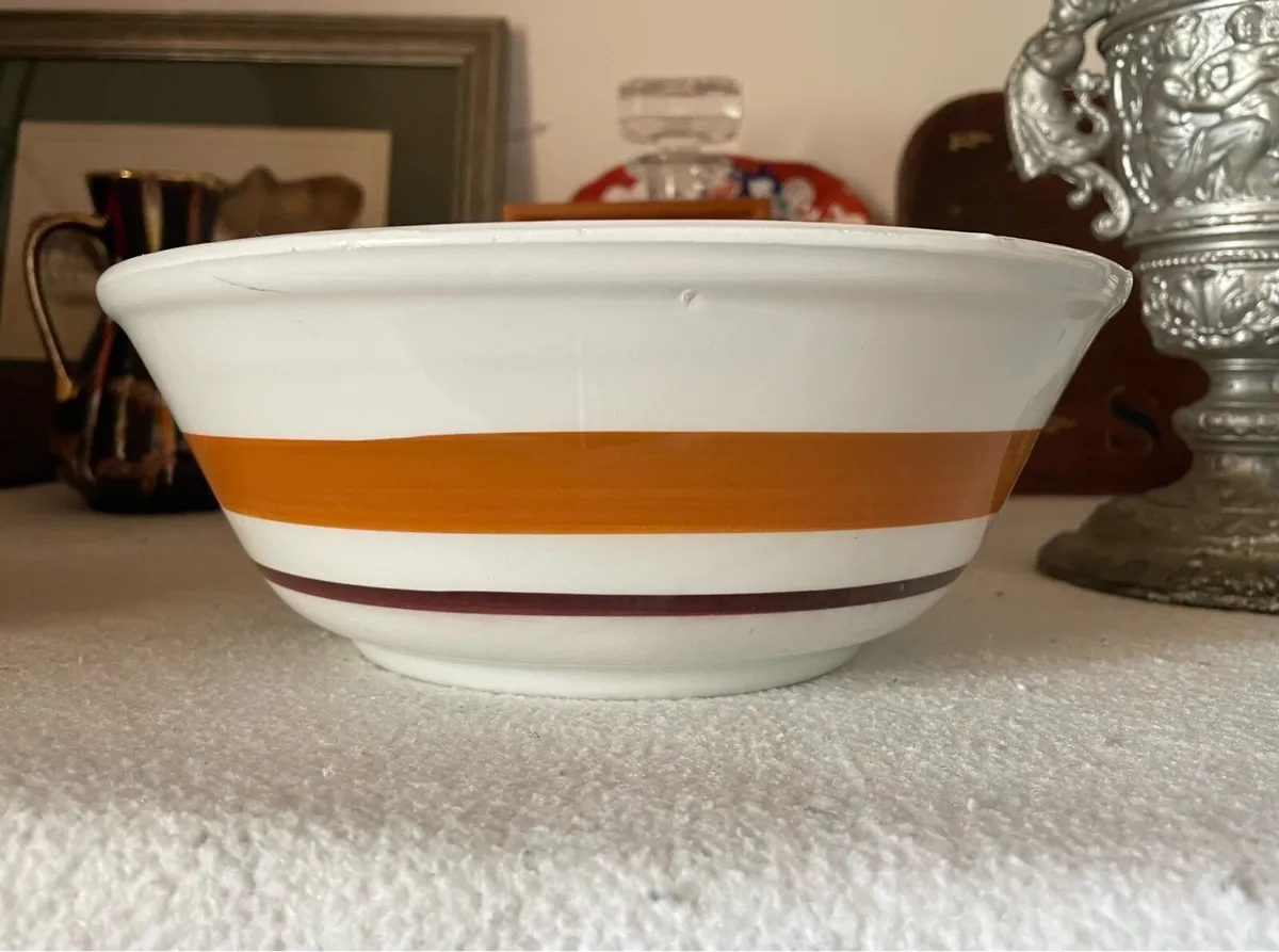Carrigaline Style Hand Painted Bowl - Image 1