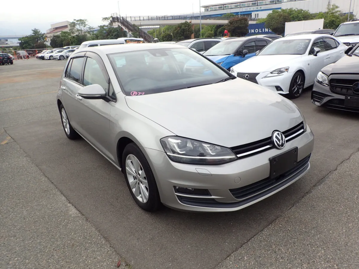 2016 Volkswagen Golf 1.2 TSi Automatic - Image 1