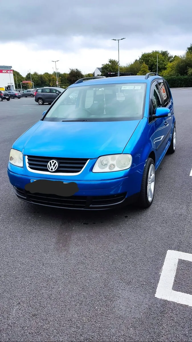 Volkswagen Touran - Image 1