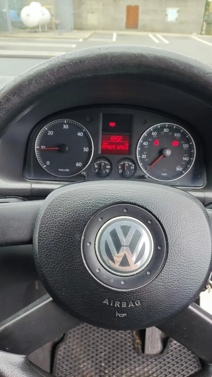 Volkswagen Touran - Image 3