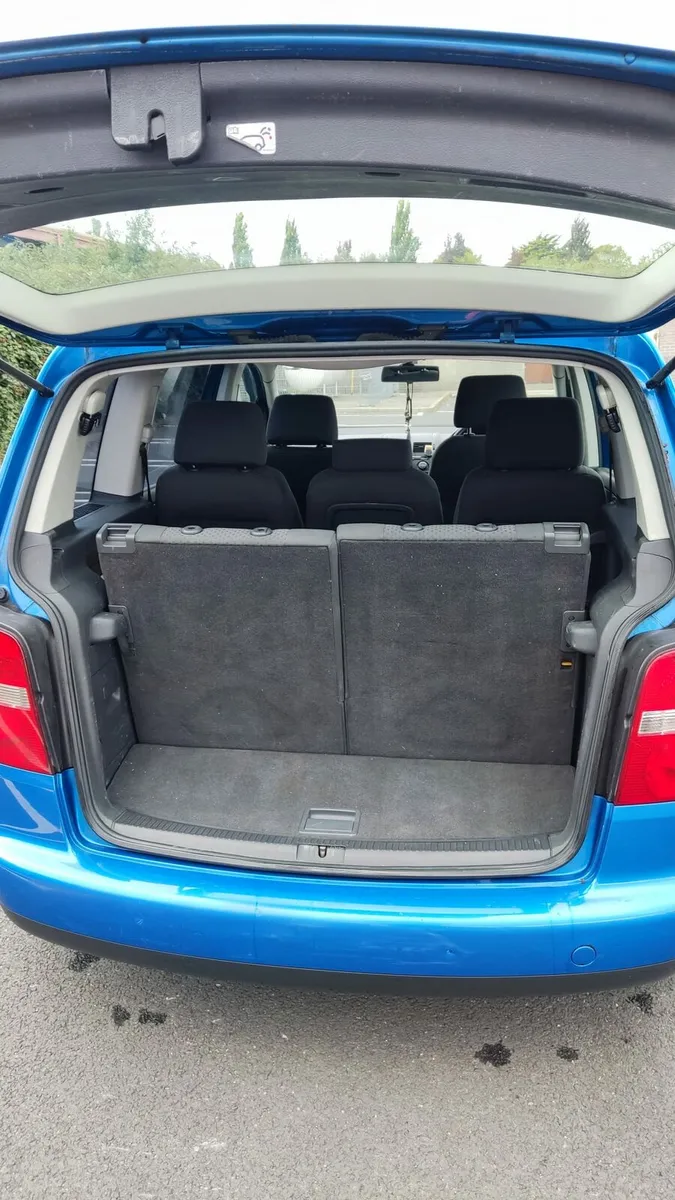 Volkswagen Touran - Image 4