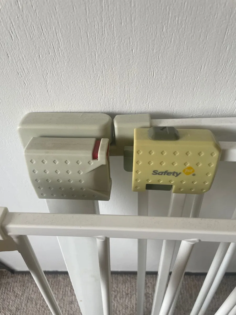 Stair gate x 3 - Image 2