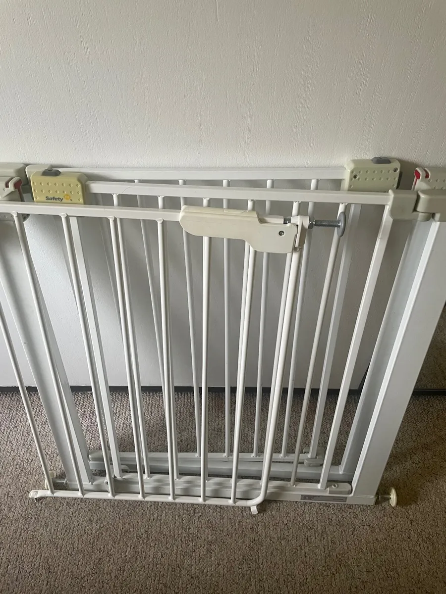 Stair gate x 3 - Image 1