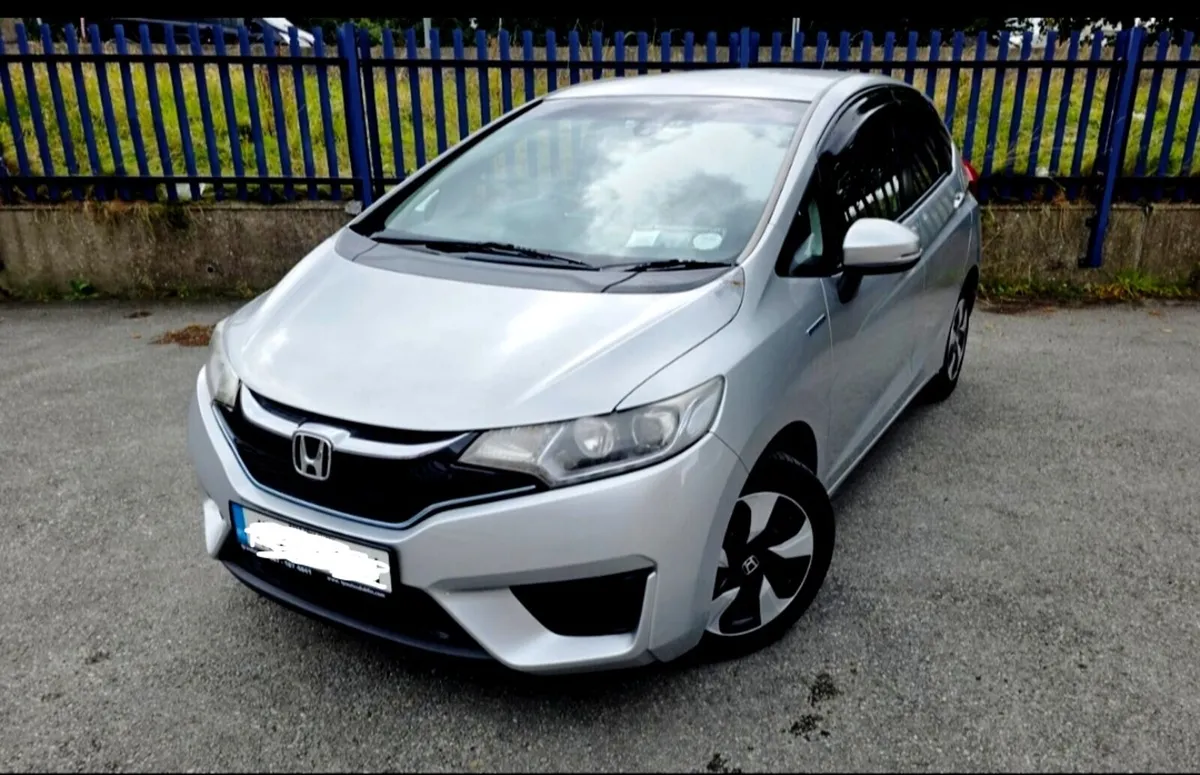 Honda fit 1.5 Hybrid(only 117km driven) - Image 1