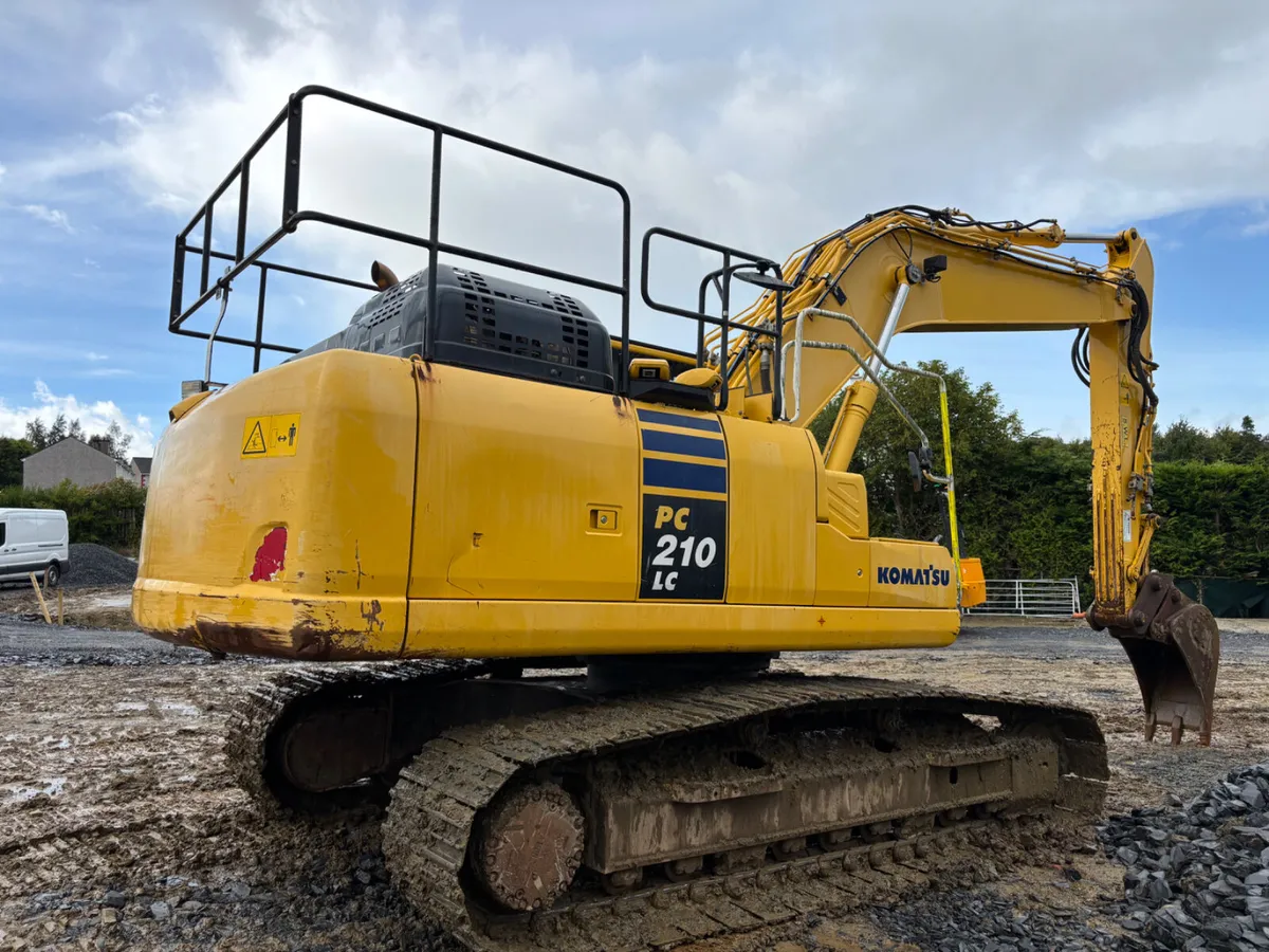 2019 Komatsu PC 210-11 Tracked Excavator - Image 4