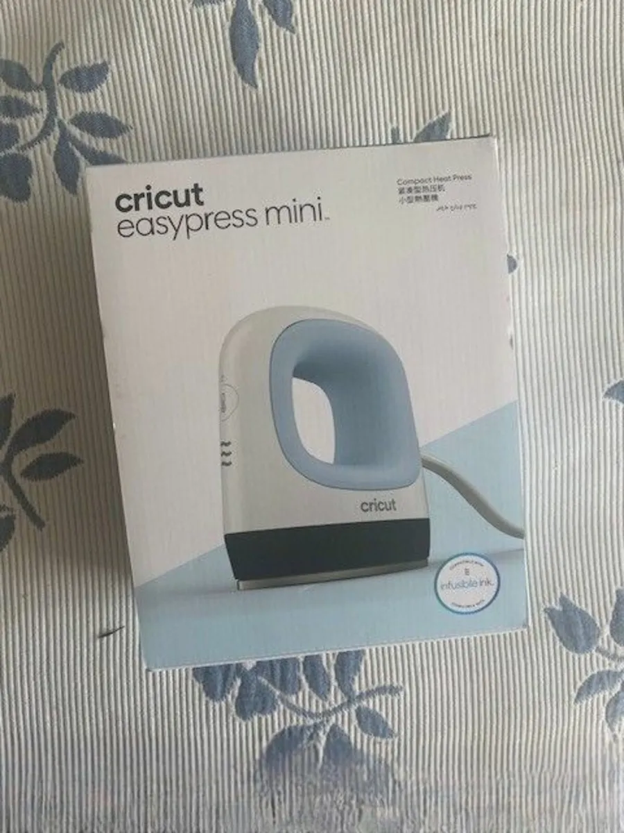 Cricut Explorer 3 Starter Set - Image 3