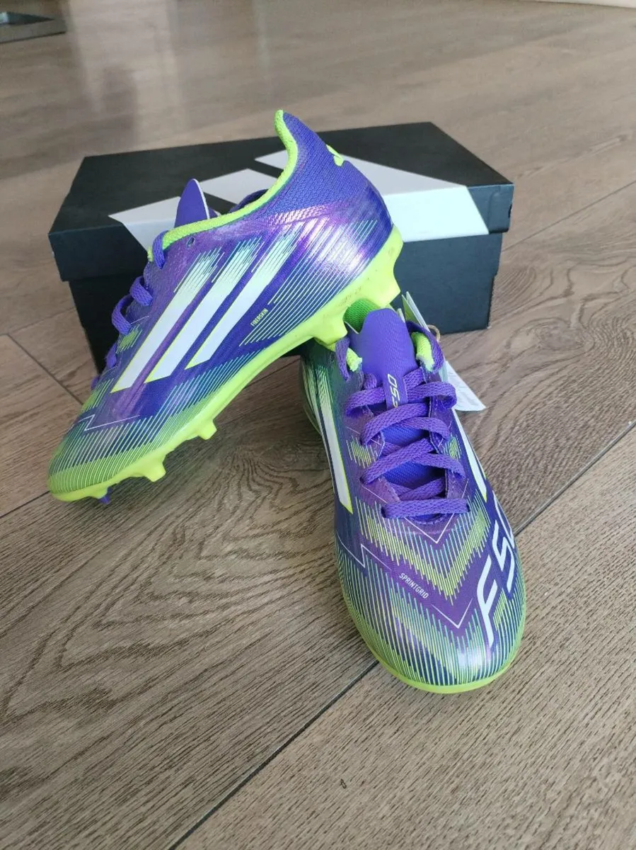 Boys football boots - Image 3