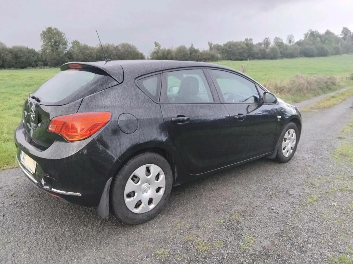 142 Opel Astra 1.4 Petrol - Image 2