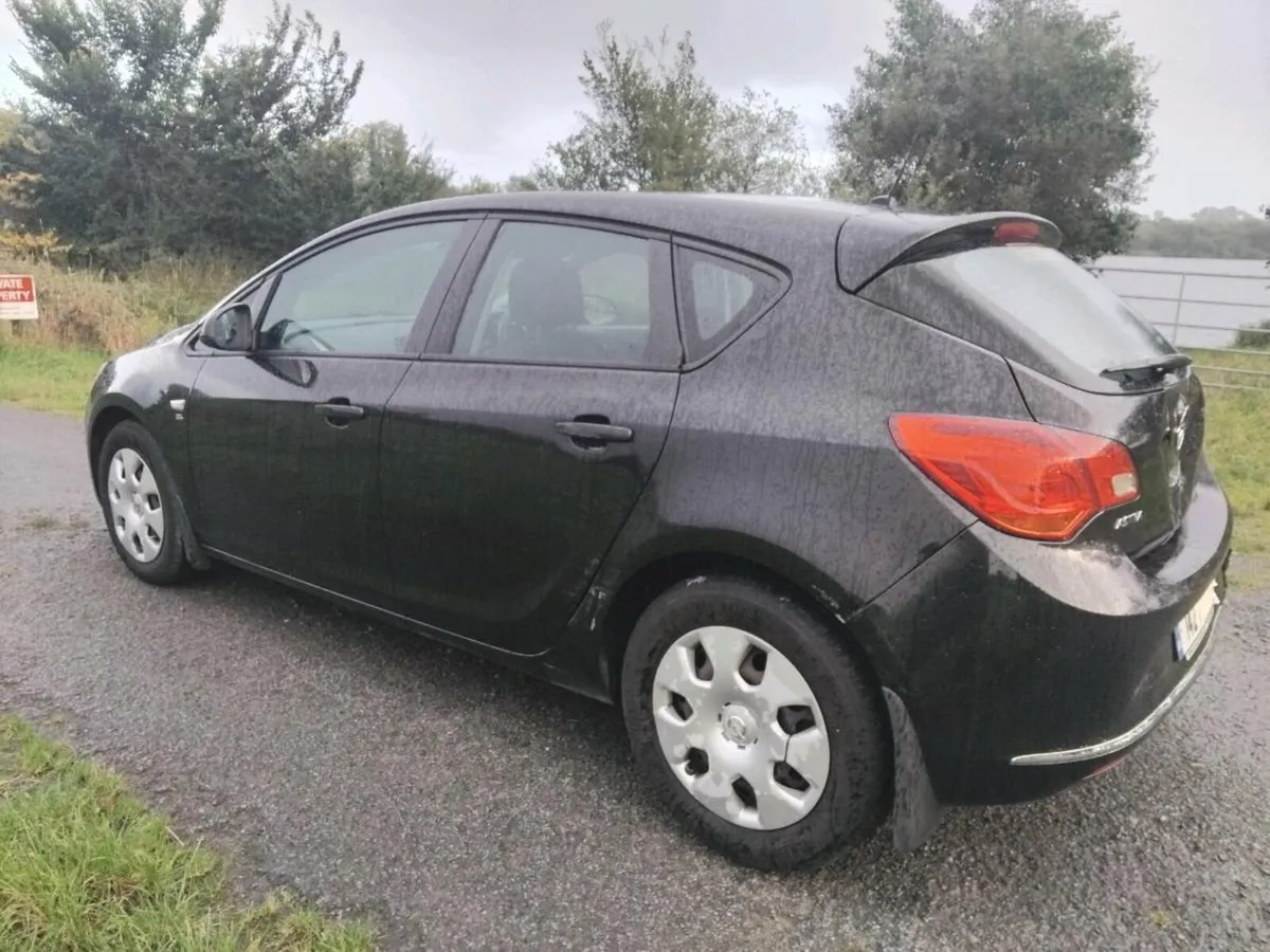142 Opel Astra 1.4 Petrol - Image 3