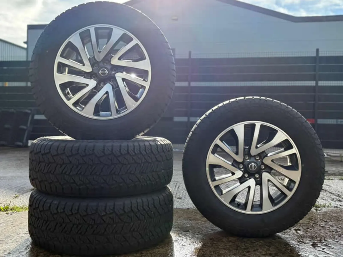 18" Genuine NISSAN NAVARA & HANKOOK TYRES - Image 1