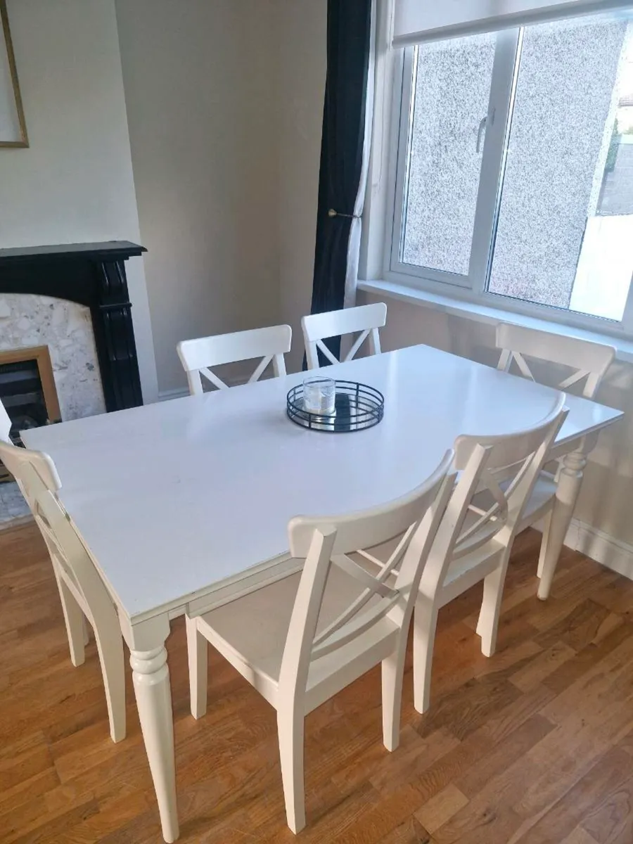 Extendable 6- 8 seater Kitchen Table - Image 1