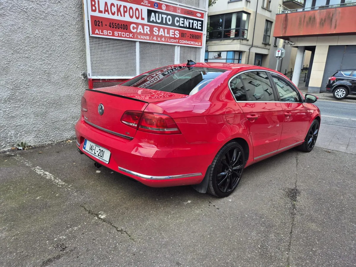 Volkswagen Passat 2014 - Image 2
