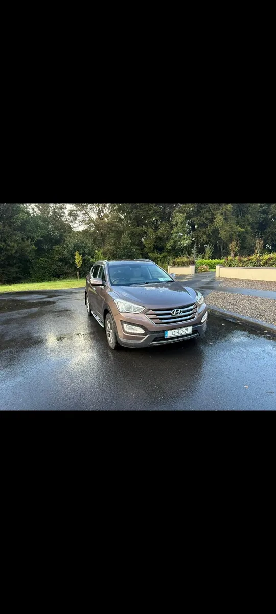2013 Hyundai Santa Fe 7 seater in good condition - Image 2