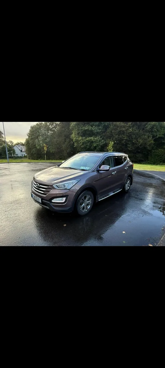 2013 Hyundai Santa Fe 7 seater in good condition - Image 3