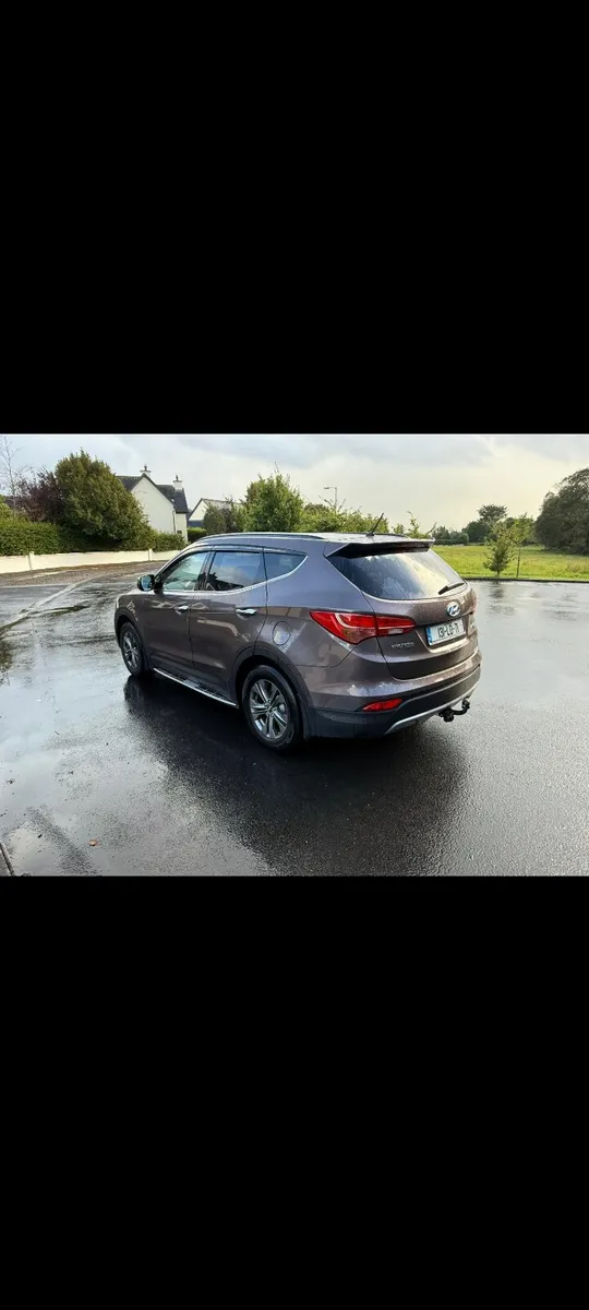 2013 Hyundai Santa Fe 7 seater in good condition - Image 1