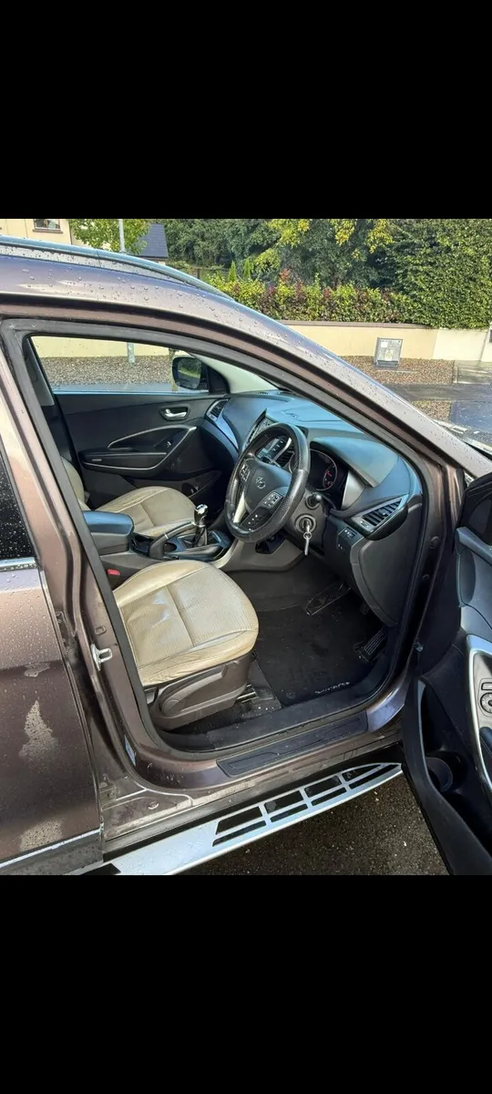 2013 Hyundai Santa Fe 7 seater in good condition - Image 2