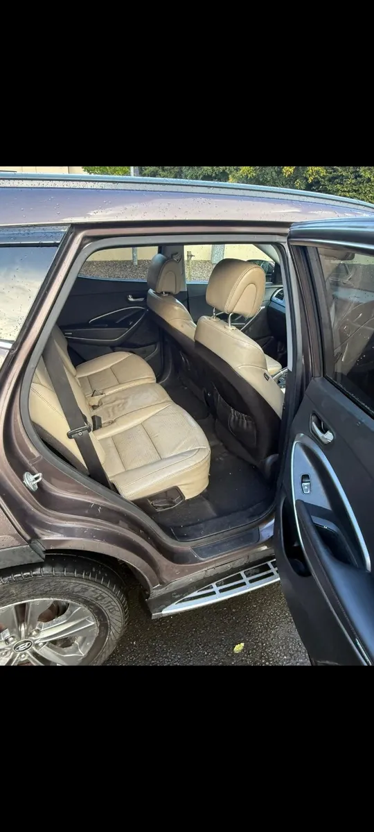 2013 Hyundai Santa Fe 7 seater in good condition - Image 3