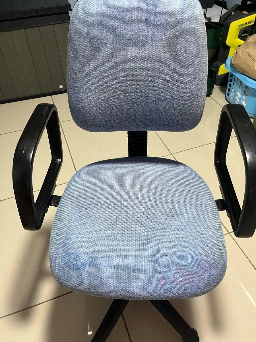 Office chair - Image 1