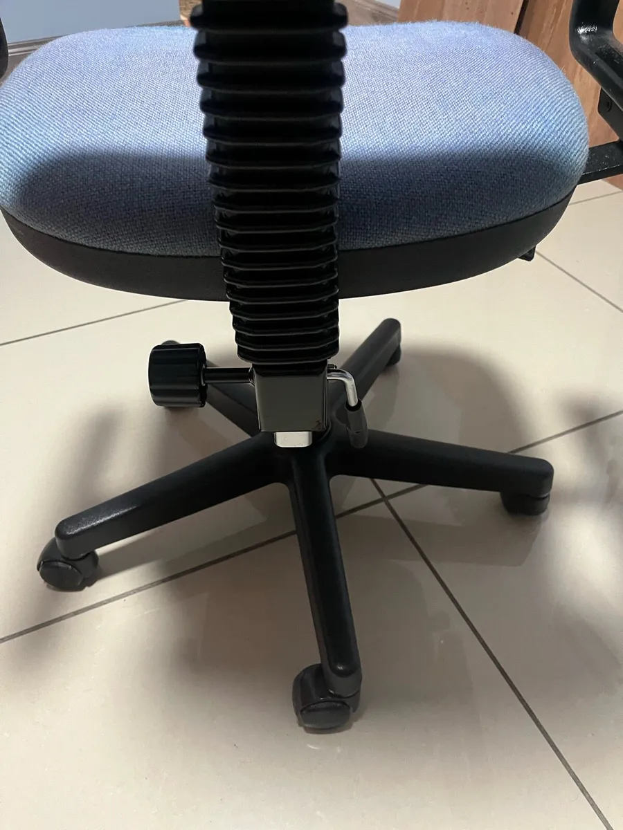Office chair - Image 3
