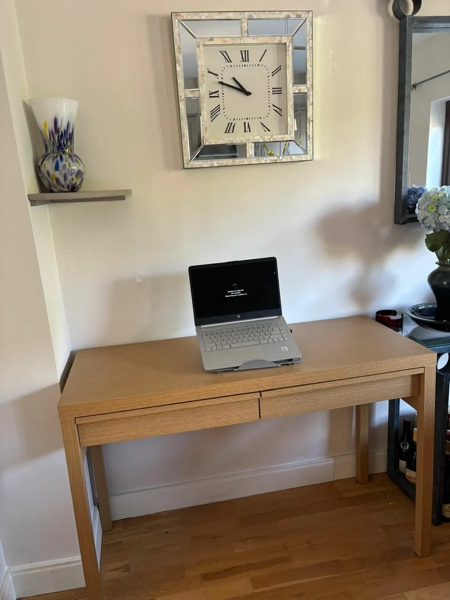 Study desk/ office desk/ table - Image 1