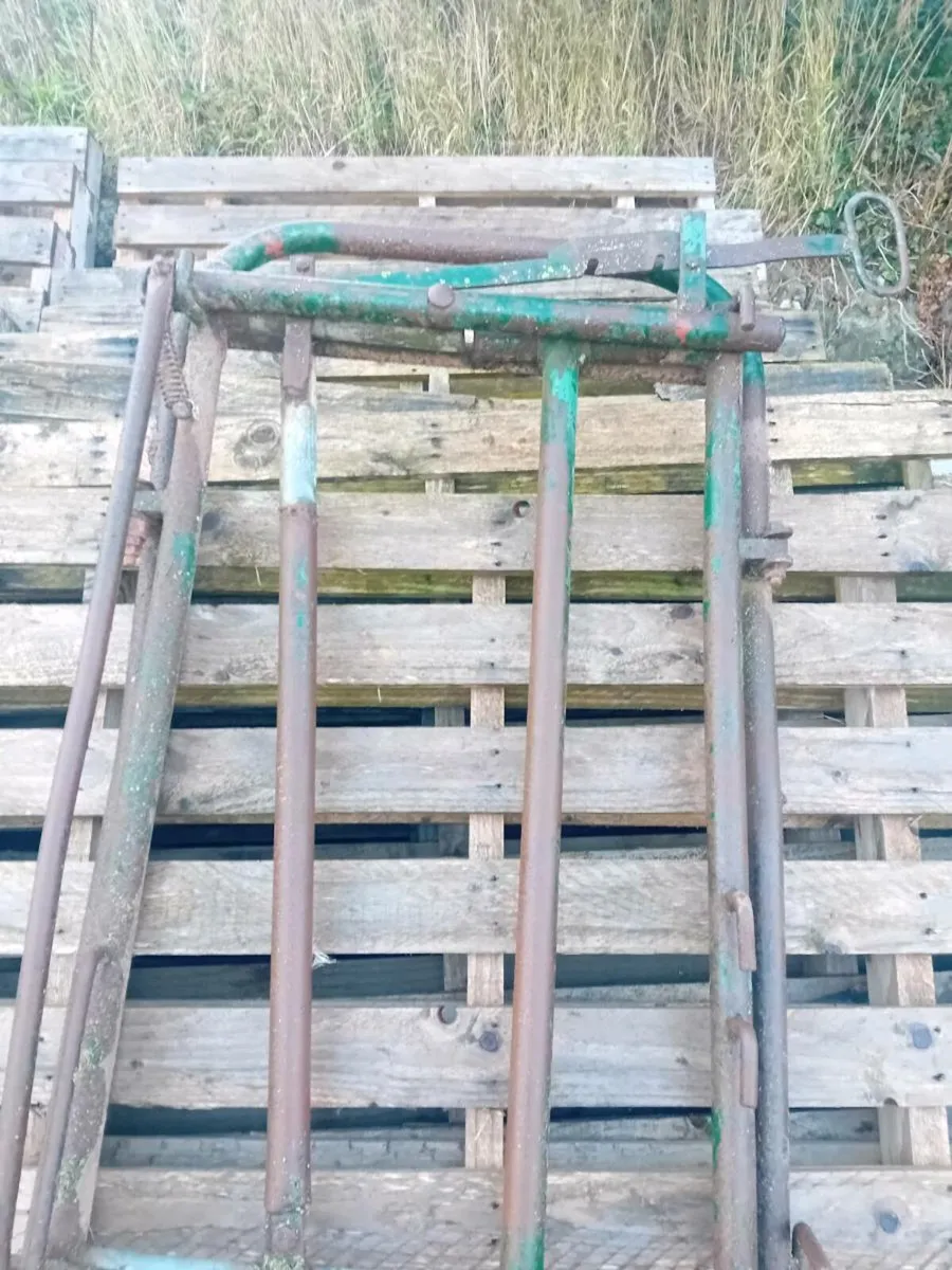 Crush gate - Image 1