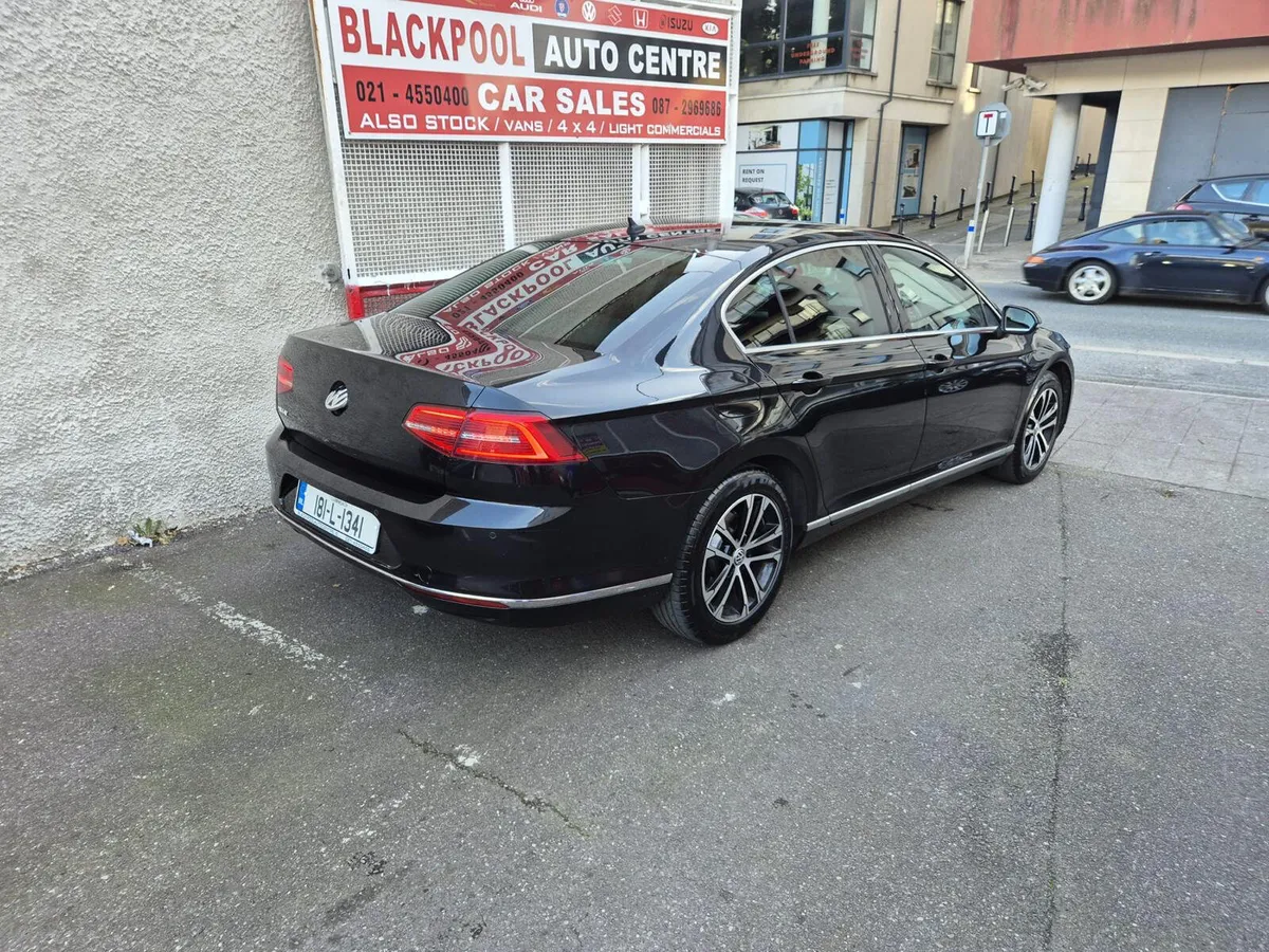 Volkswagen Passat 2018 - Image 2