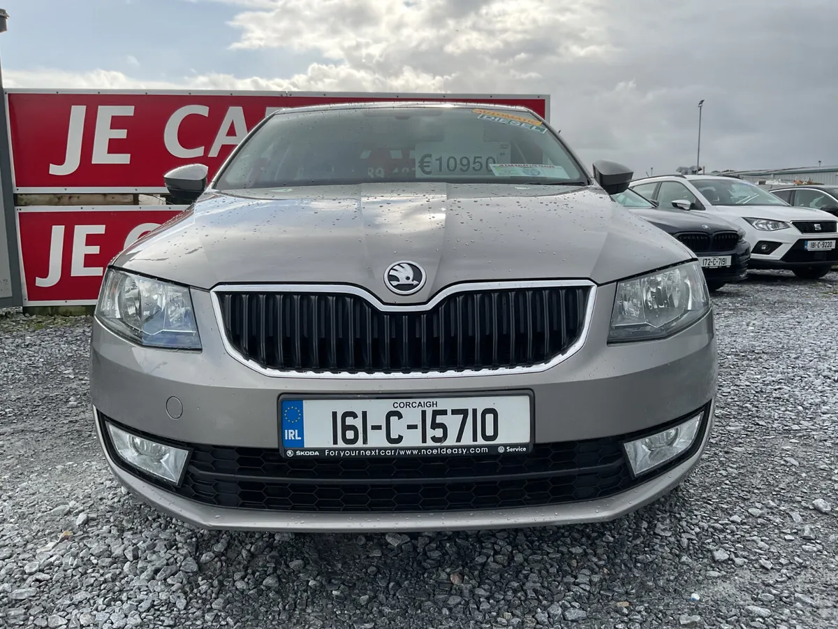 SKODA OCTAVIA  1.6 TDI AUTOMATIC 1 OWNER - Image 3