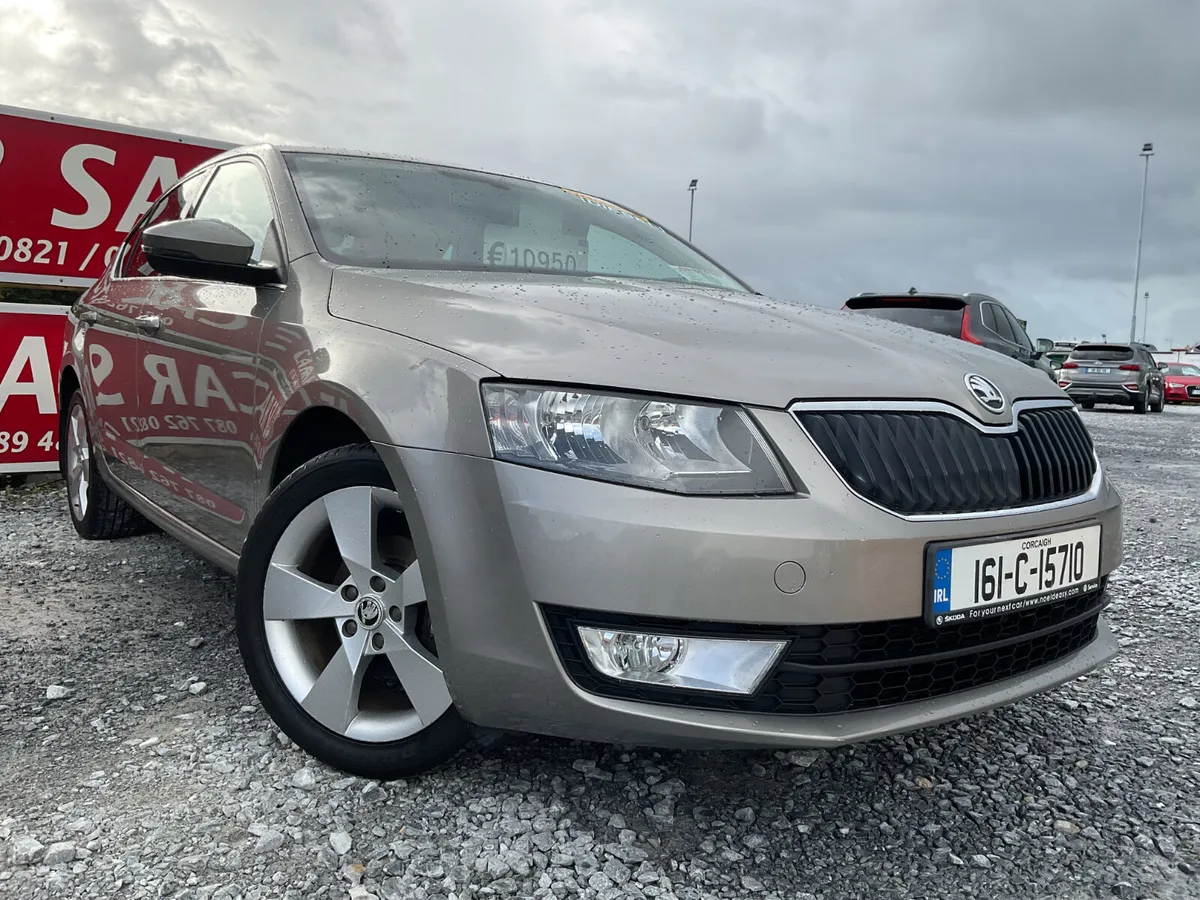 SKODA OCTAVIA  1.6 TDI AUTOMATIC 1 OWNER - Image 1