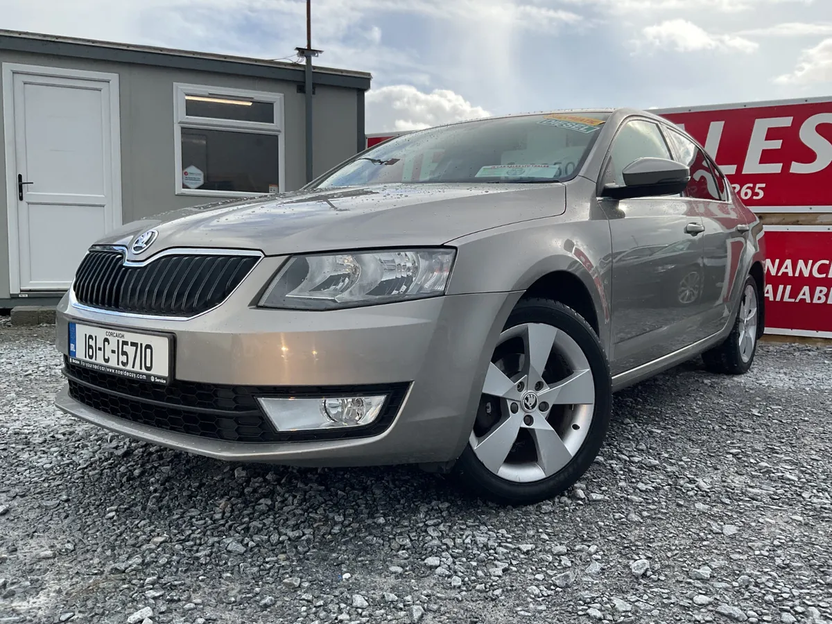 SKODA OCTAVIA  1.6 TDI AUTOMATIC 1 OWNER - Image 2