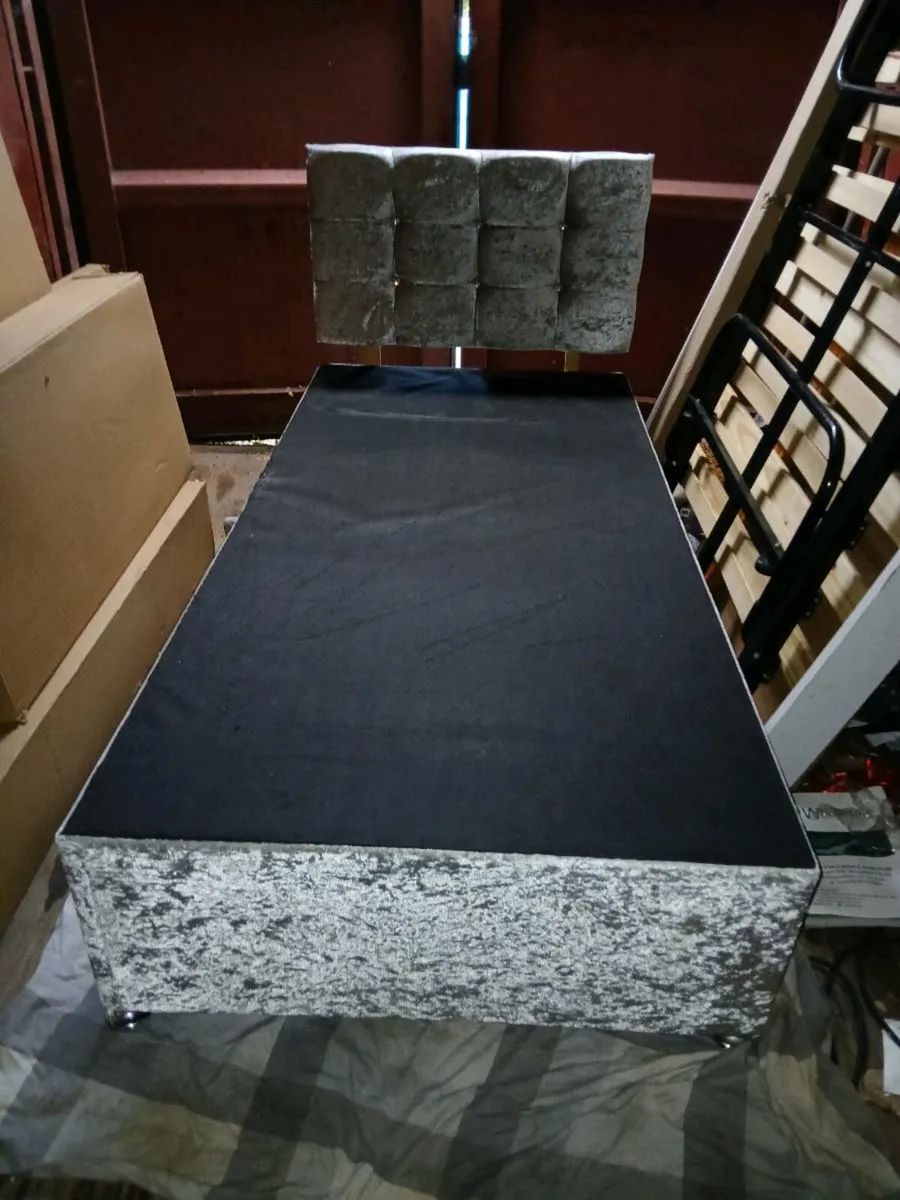 SINGKE VELVET DIVAN AND HEADBOARD