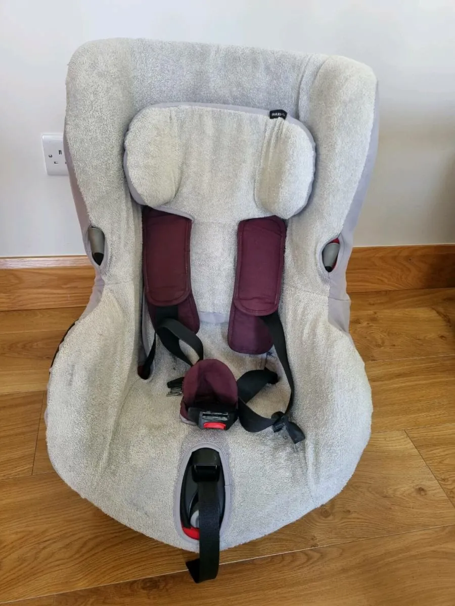 Maxi Cosi Axiss Rotating Car Seat - Image 1